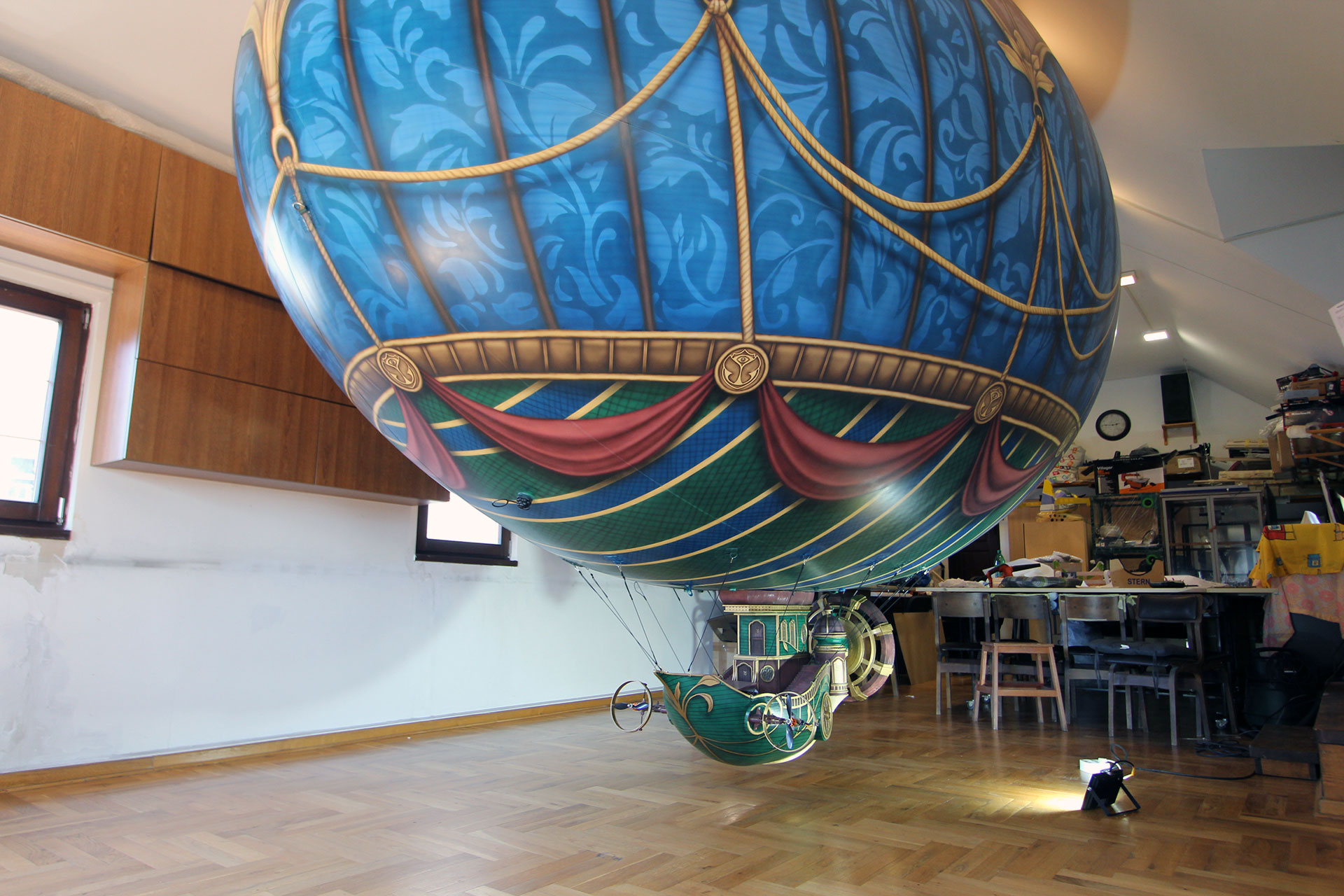 -Flying-dutchman--indoor-RC-Blimp-replica